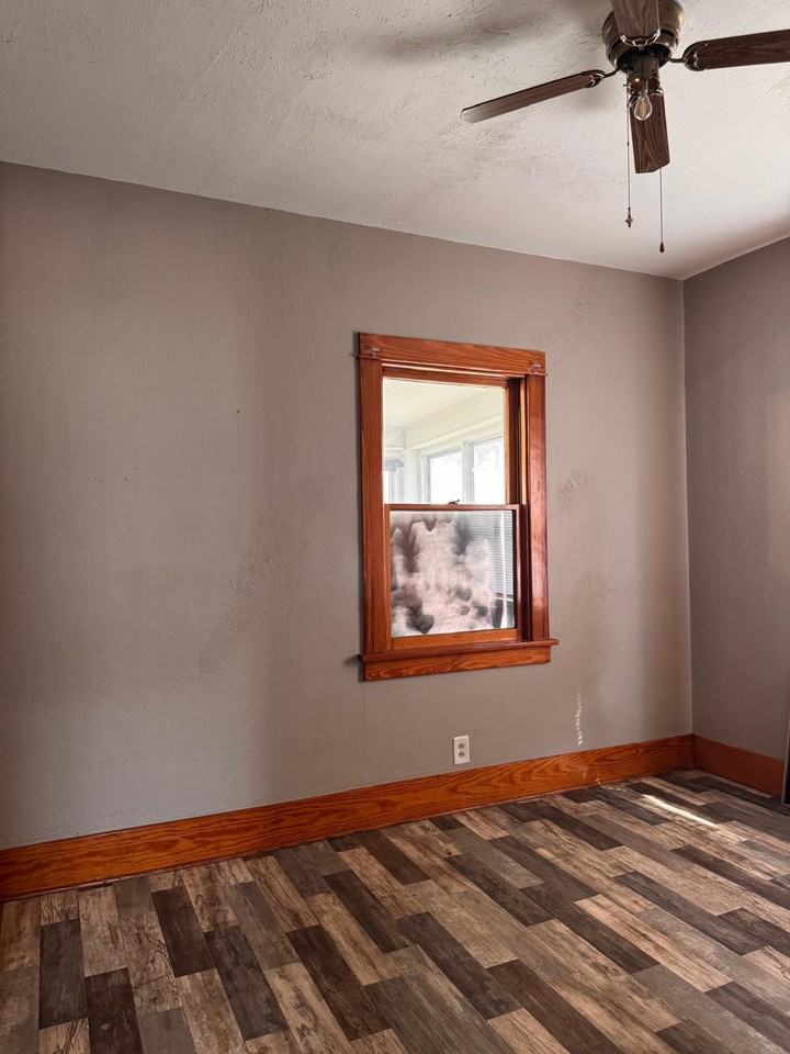 3035 Avenue B - Photo 3 of 8