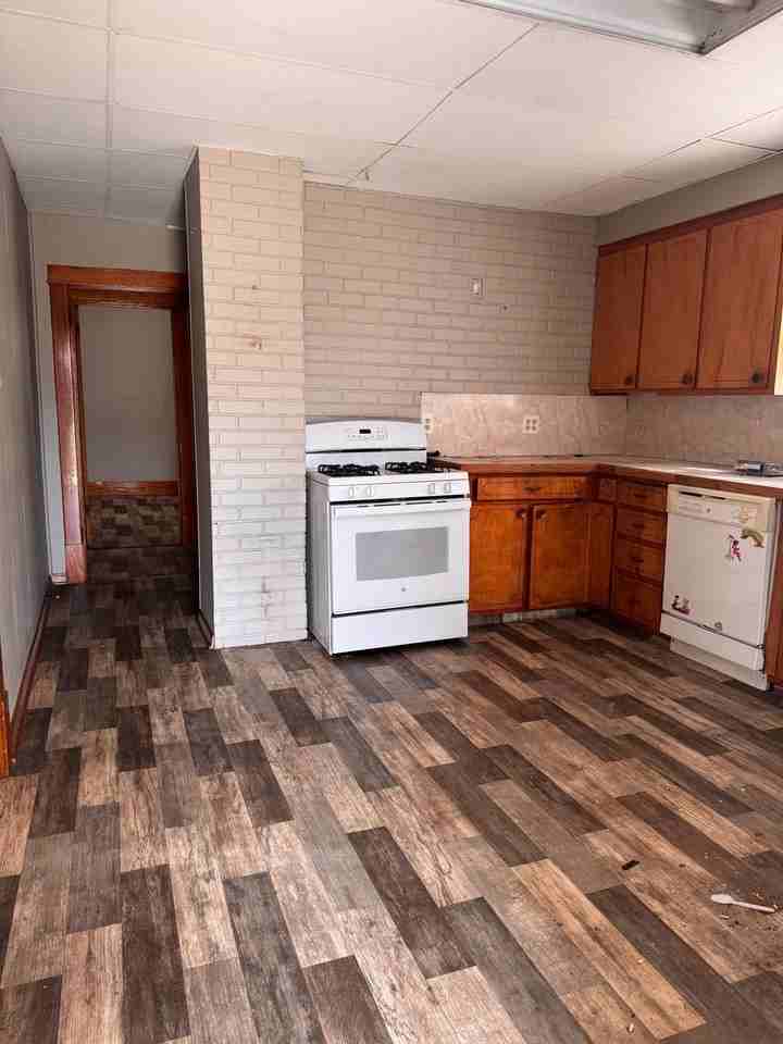 3035 Avenue B - Photo 2 of 8