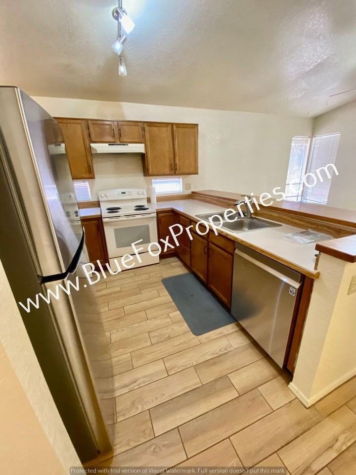 4692 West Knollside Street - Photo 2 of 21