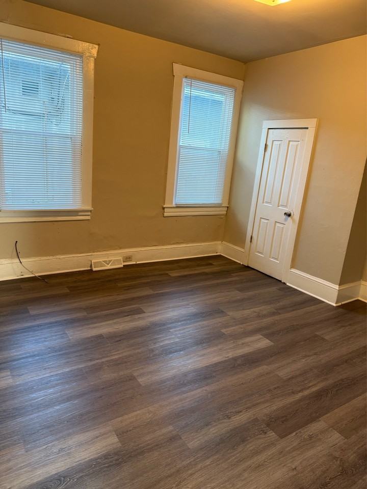 1020 Jamison Ave Ne #2 - Photo 6 of 10