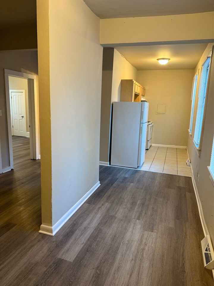 1020 Jamison Ave Ne #2 - Photo 5 of 10