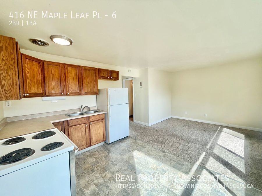 416 Northeast Maple Leaf Place #6 - Photo 5 of 14