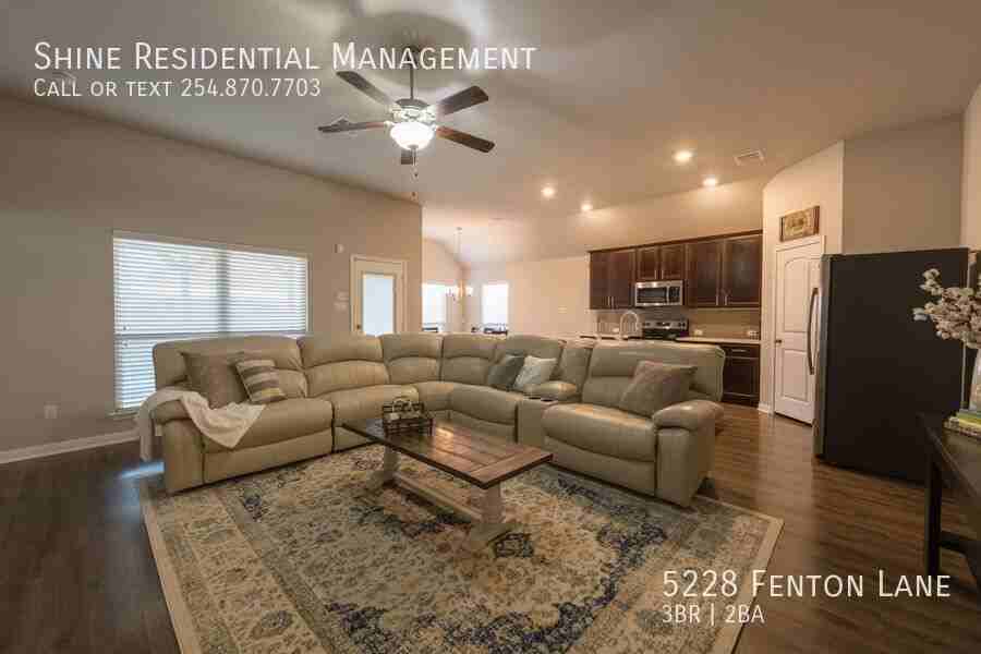 5228 Fenton Lane - Photo 2 of 19