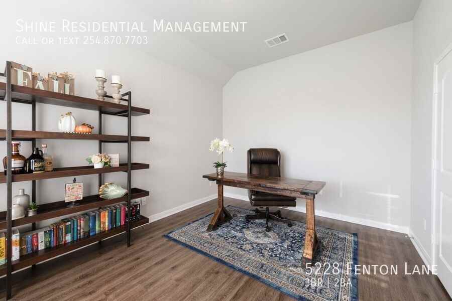 5228 Fenton Lane - Photo 6 of 19