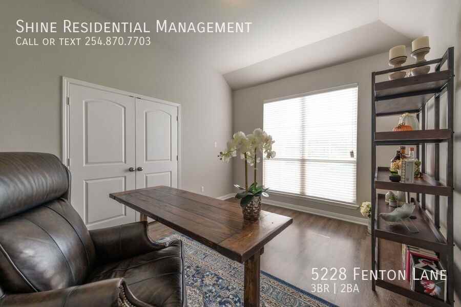 5228 Fenton Lane - Photo 7 of 19