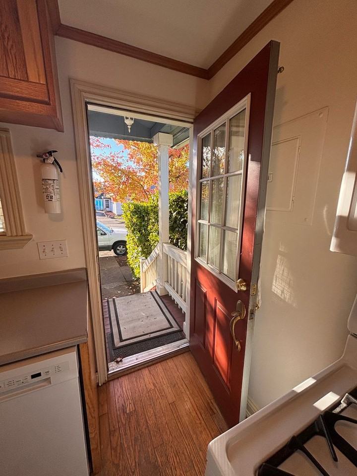 1105 1st Ave Ne #2 - Photo 6 of 14