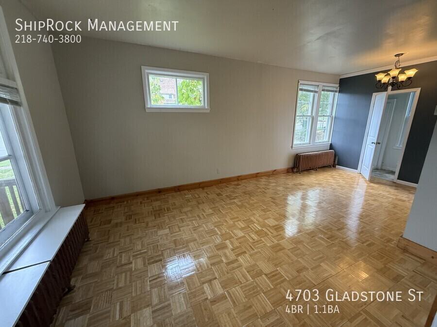 4703 Gladstone St - Photo 4 of 24