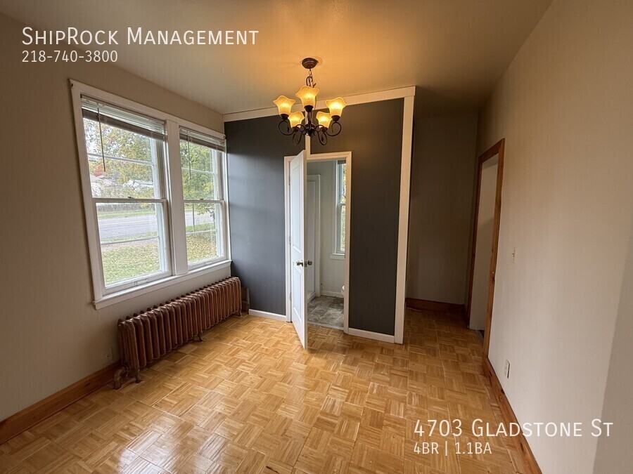 4703 Gladstone St - Photo 6 of 24