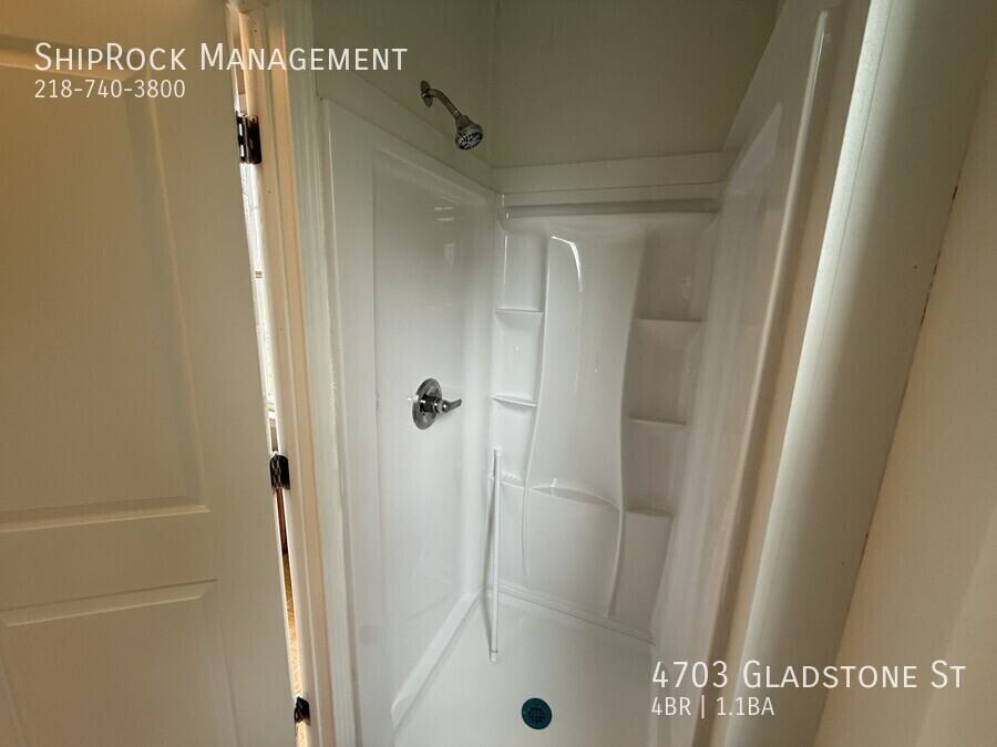 4703 Gladstone St - Photo 7 of 24