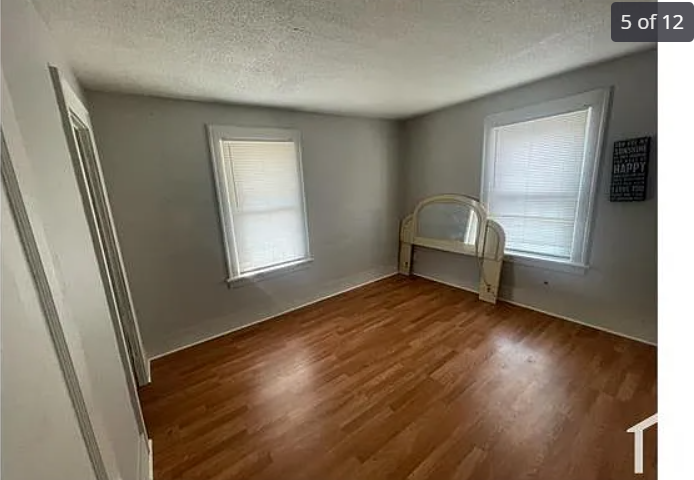 805 E 4th St - Photo 3 of 12