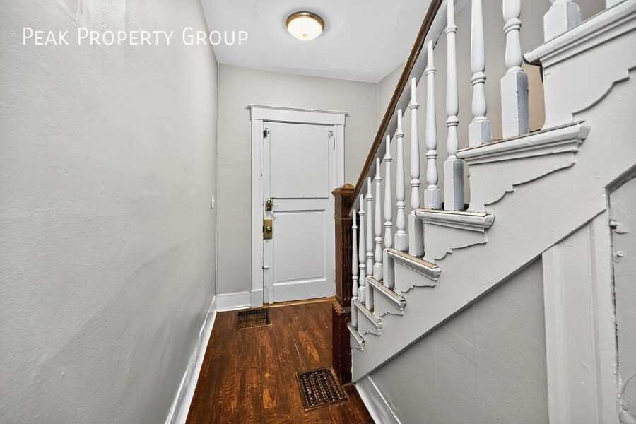 2359 Stratford Avenue - Photo 2 of 20