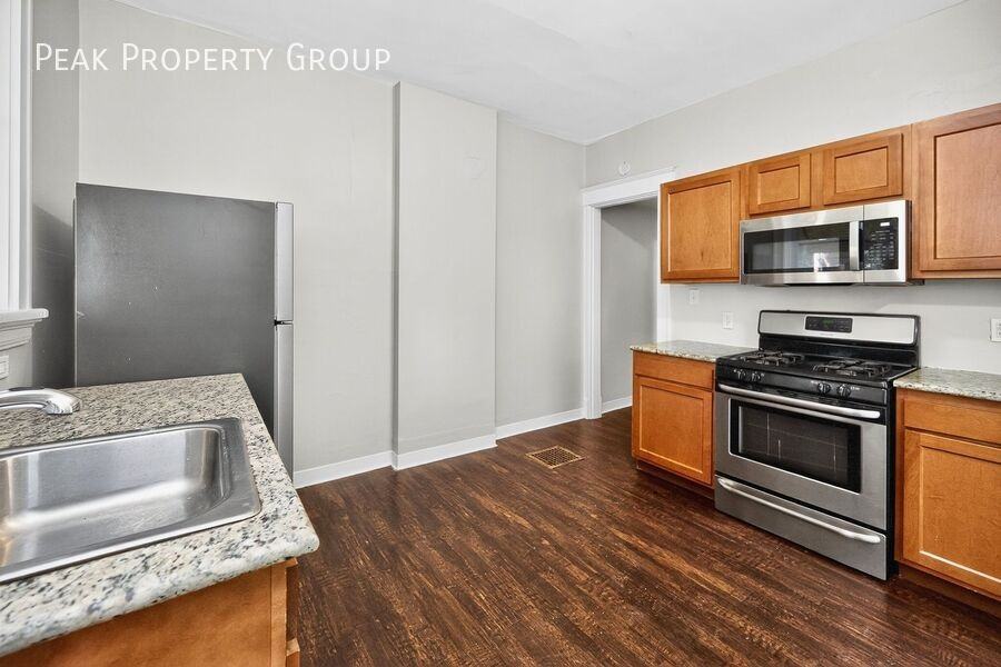 2359 Stratford Avenue - Photo 5 of 20