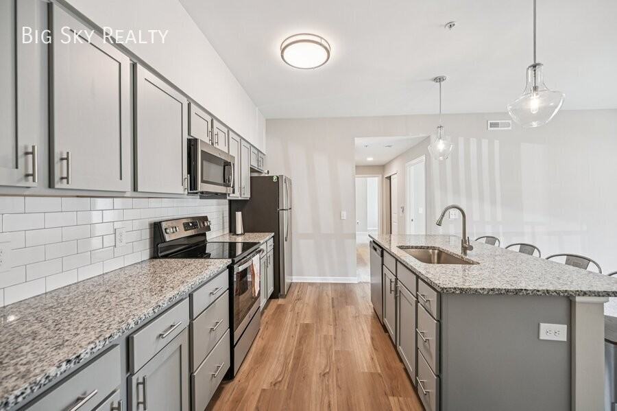 The Everett Apartments - Photo 3 of 33