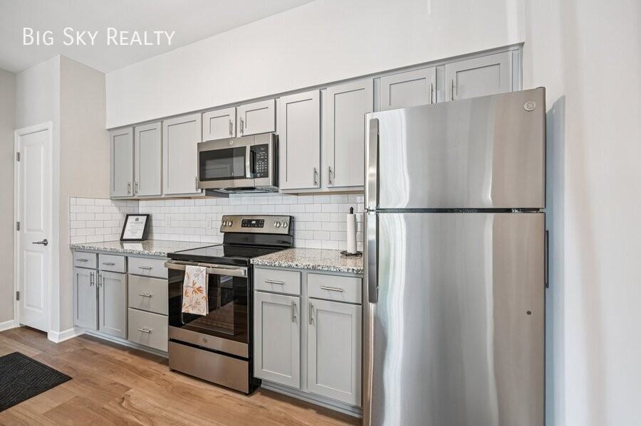 The Everett Apartments - Photo 4 of 33