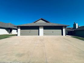 11408 N Lincoln Blvd - Photo 1 of 1