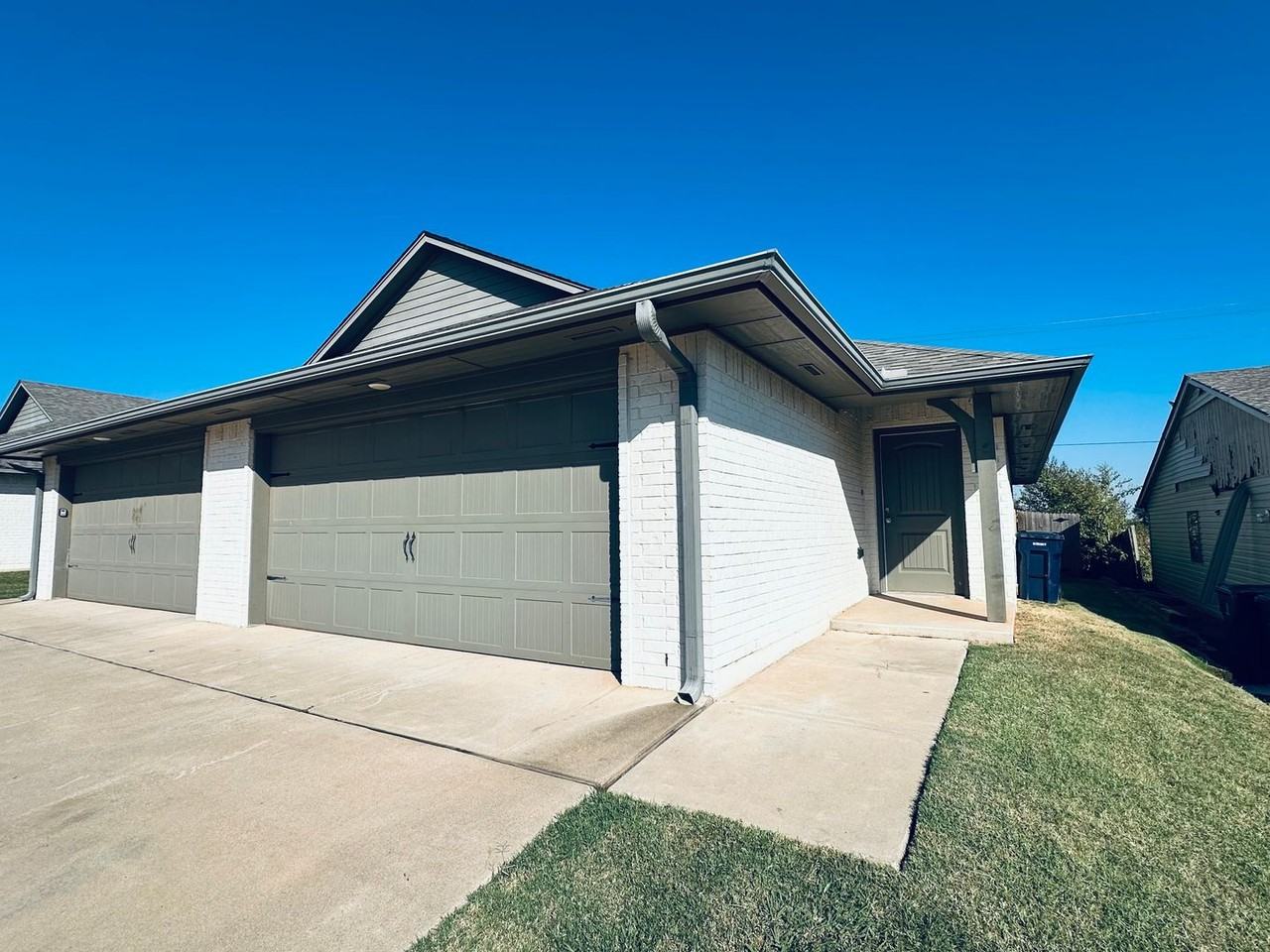 11408 N Lincoln Blvd - Photo 2 of 31