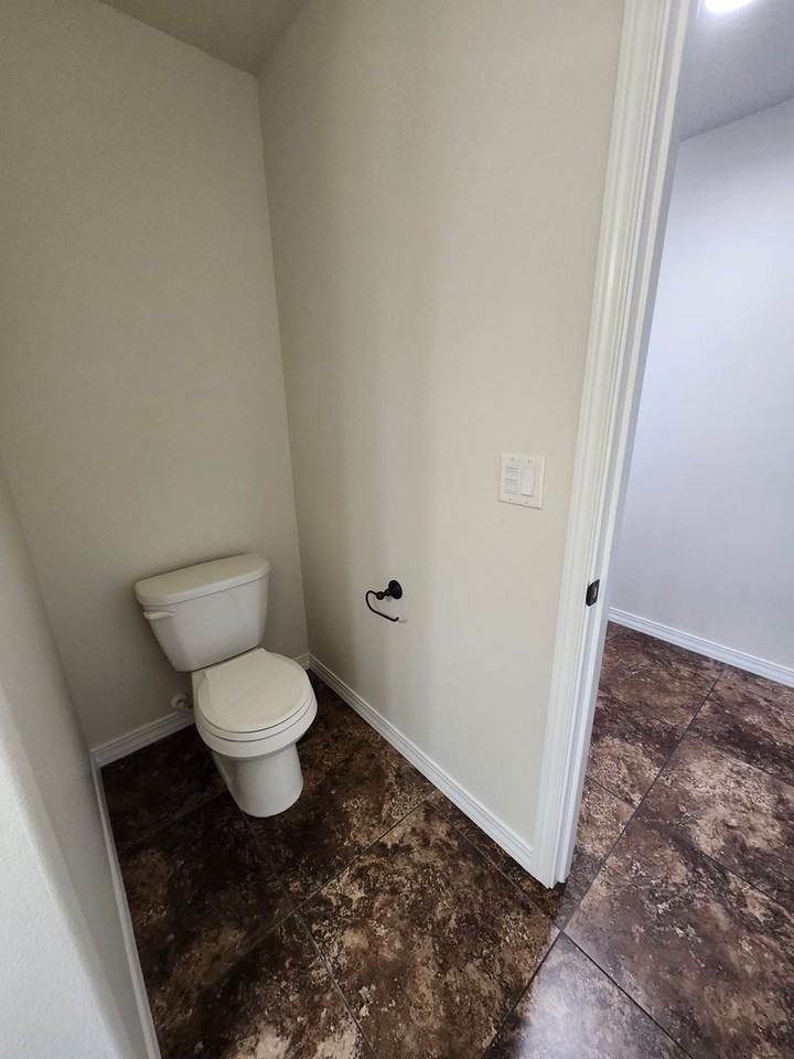 1431 Azalea Ave - Photo 5 of 28