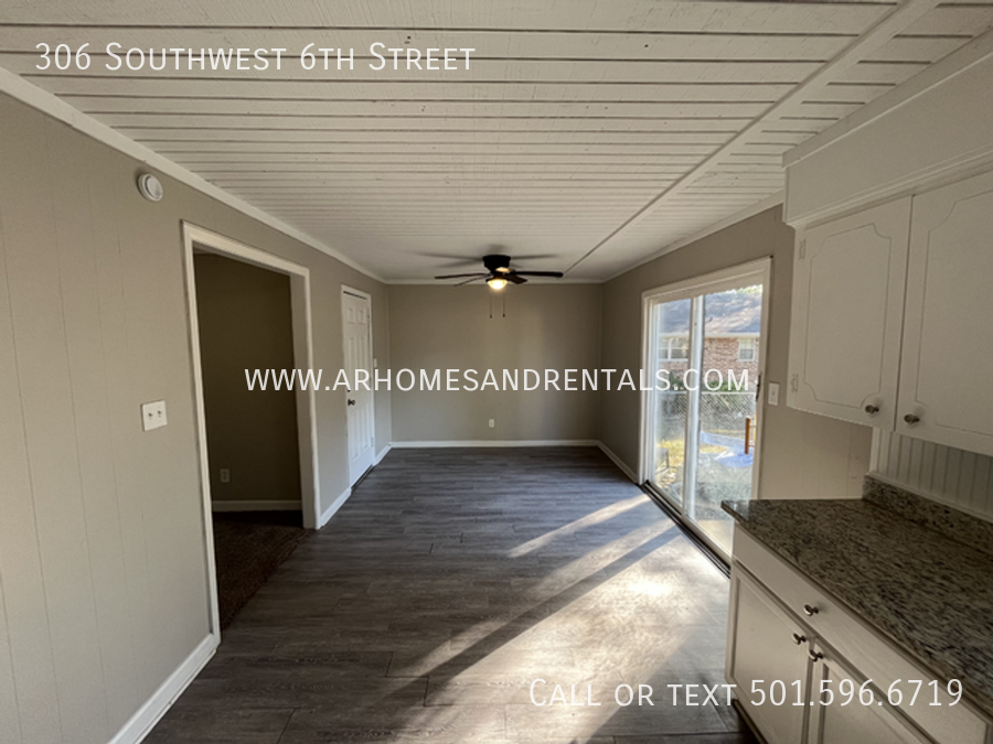 306 Sw 6th St - Photo 2 of 10