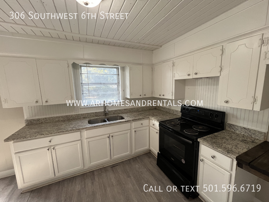 306 Sw 6th St - Photo 3 of 10