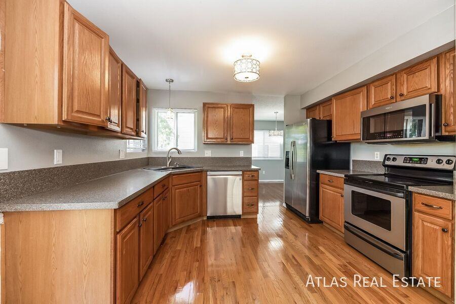 8015 Ferncliff Dr - Photo 3 of 20