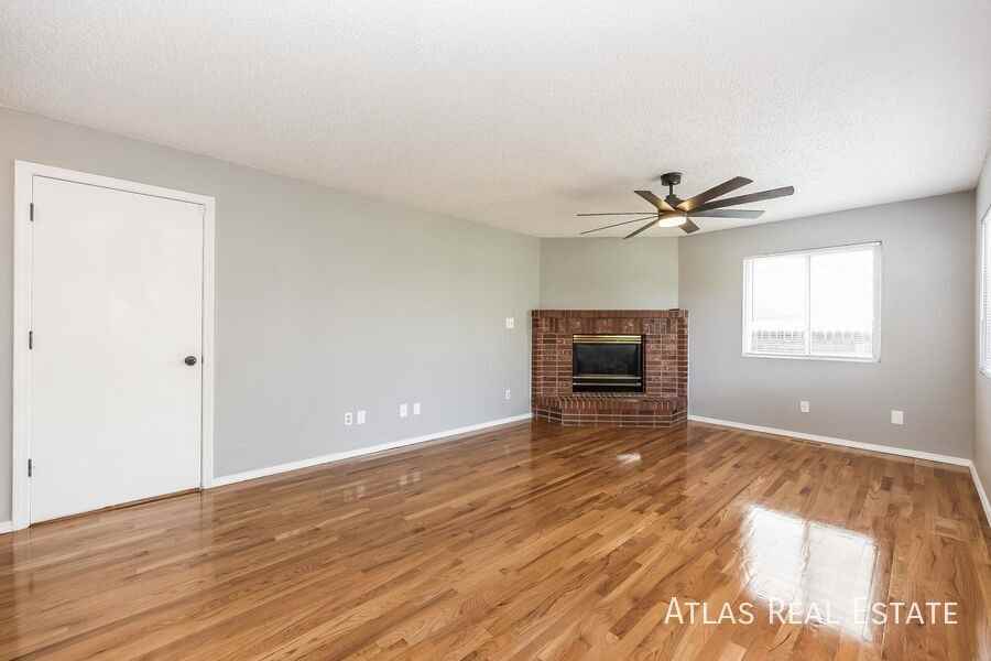 8015 Ferncliff Dr - Photo 4 of 20