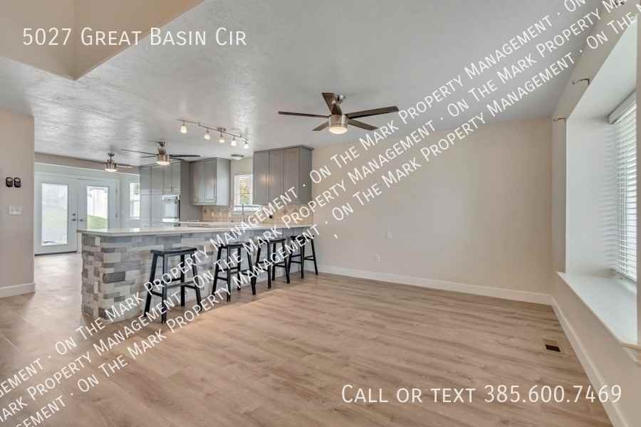 5027 W Great Basin Cir - Photo 5 of 40