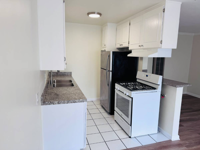 407 N #214 - Photo 2 of 18