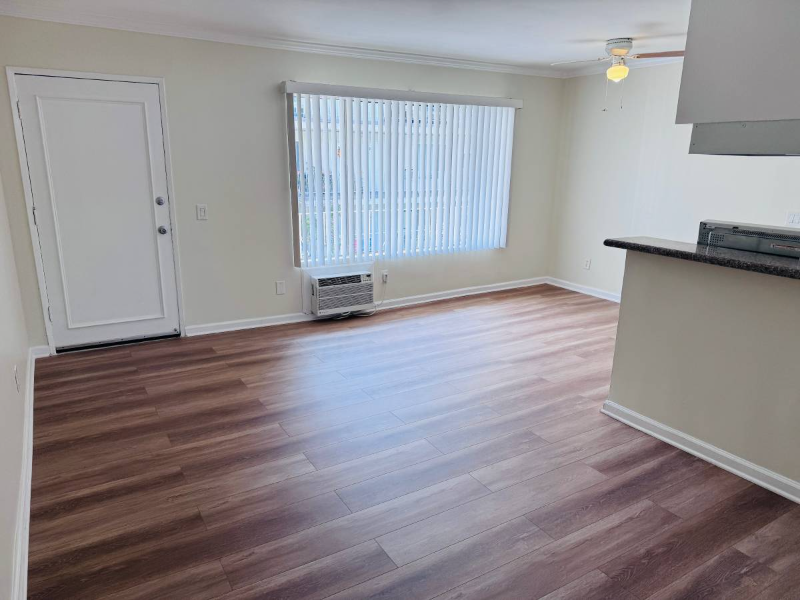 407 N #214 - Photo 4 of 18