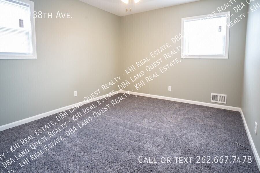 4723 38th Ave - Photo 2 of 6