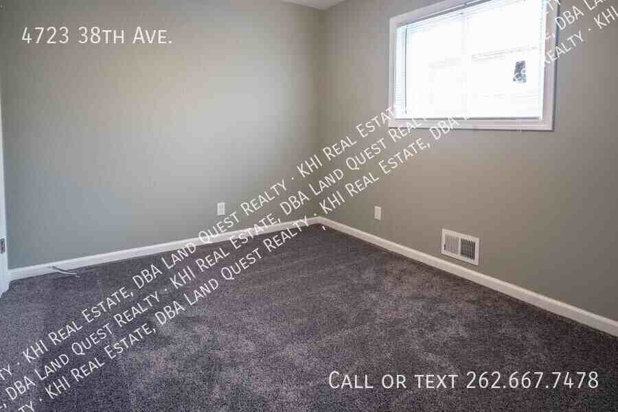4723 38th Ave - Photo 3 of 6