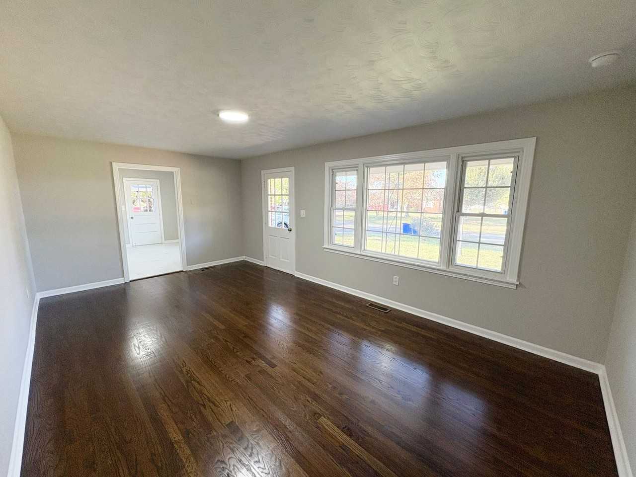 614 Lamb Dr - Photo 3 of 12