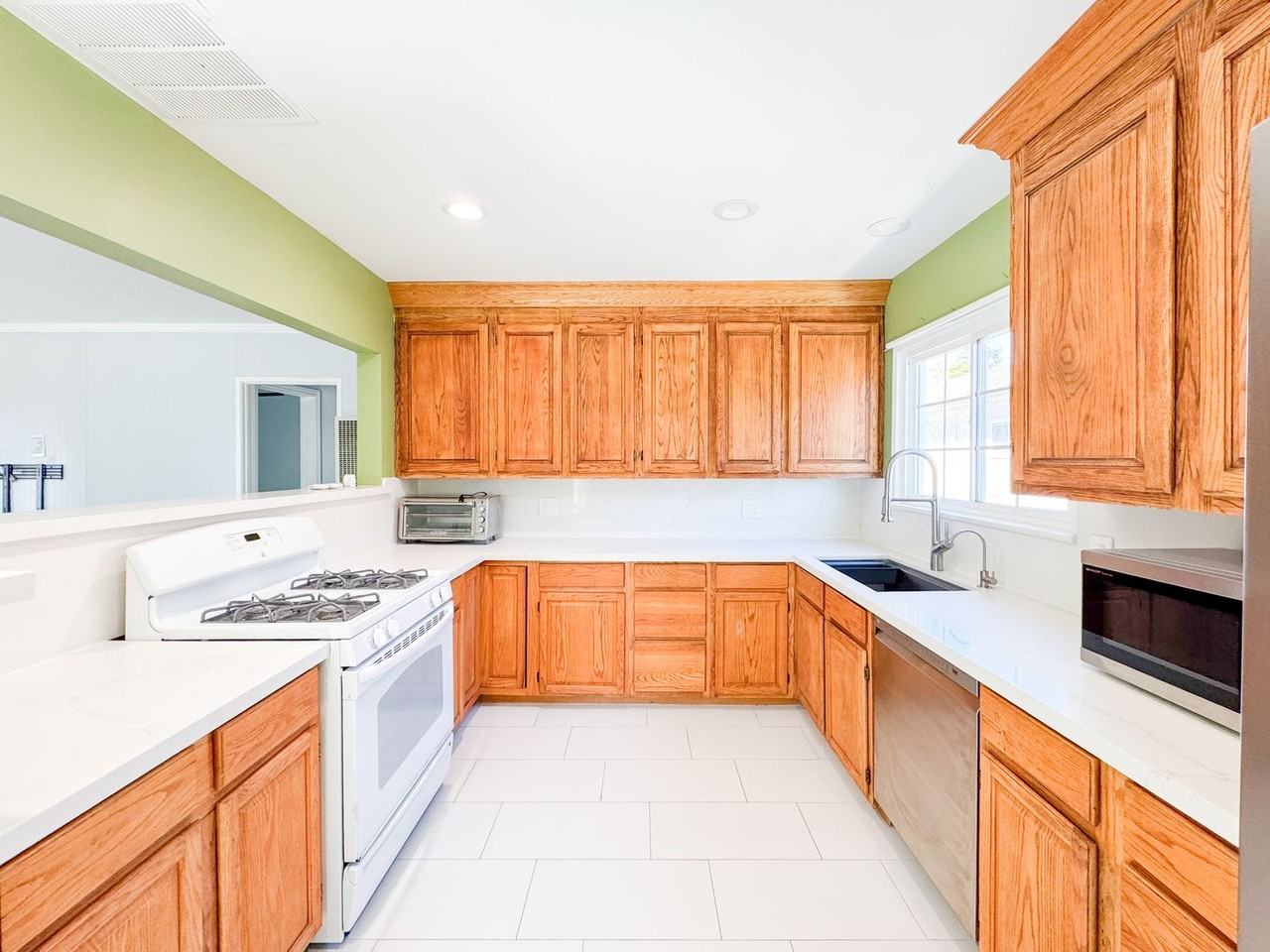 1541 W 215th St - Photo 3 of 18