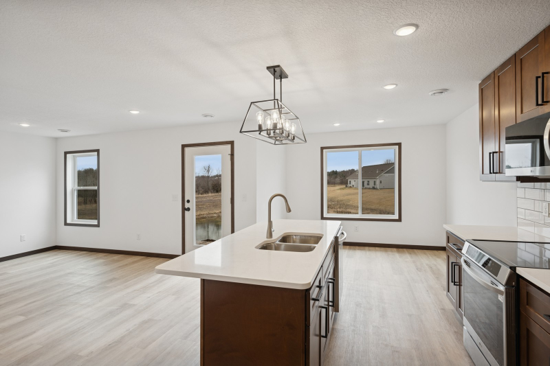 18061 Walnut Cir - Photo 2 of 13