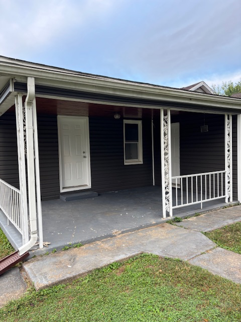 210 E 1st St - Photo 3 of 14