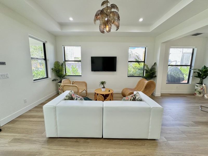 436 Monroe Dr - Photo 3 of 26