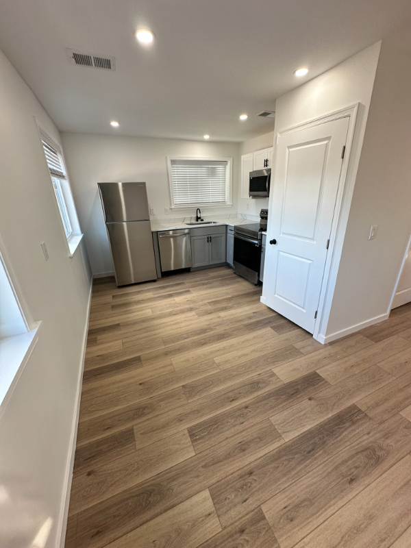 222 Webster St Ne #2 - Photo 4 of 19