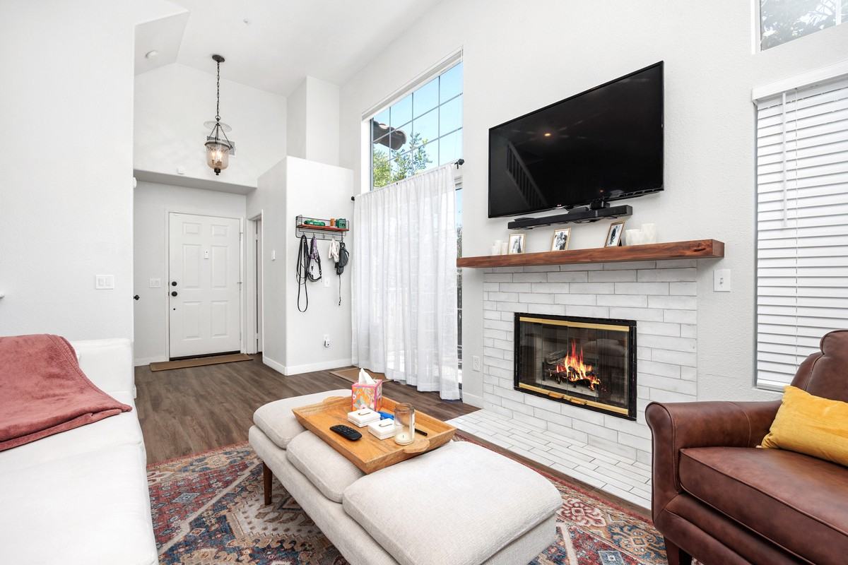 10330 Wateridge Cir #289 - Photo 3 of 26