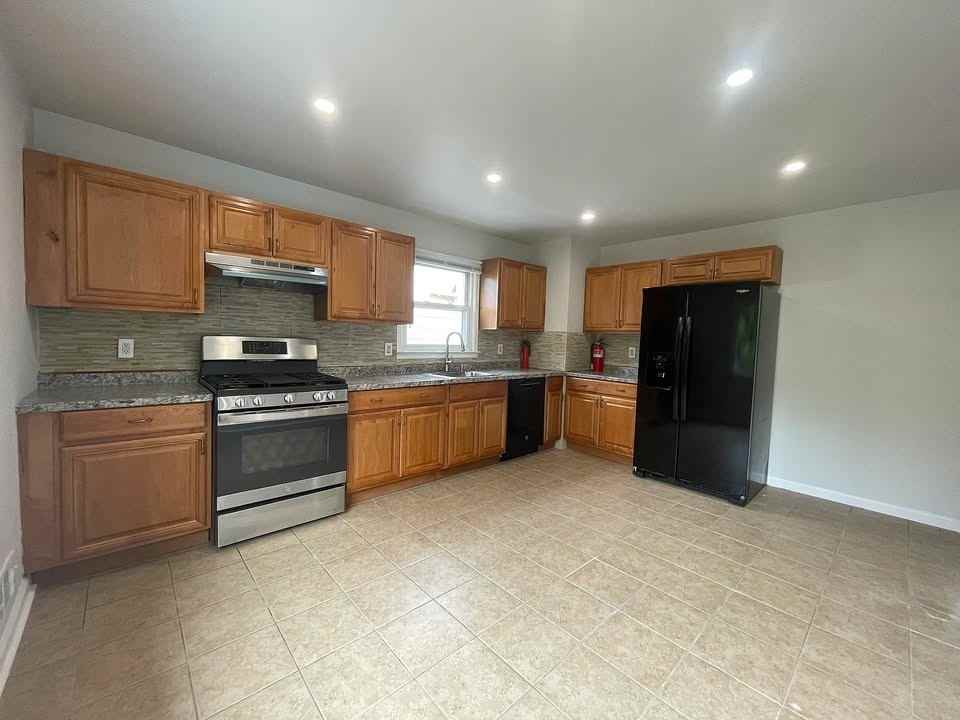 7 Craig Ct #2 - Photo 2 of 10