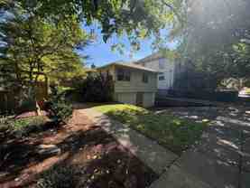 3726 Se 13th Ave - Photo 1 of 1