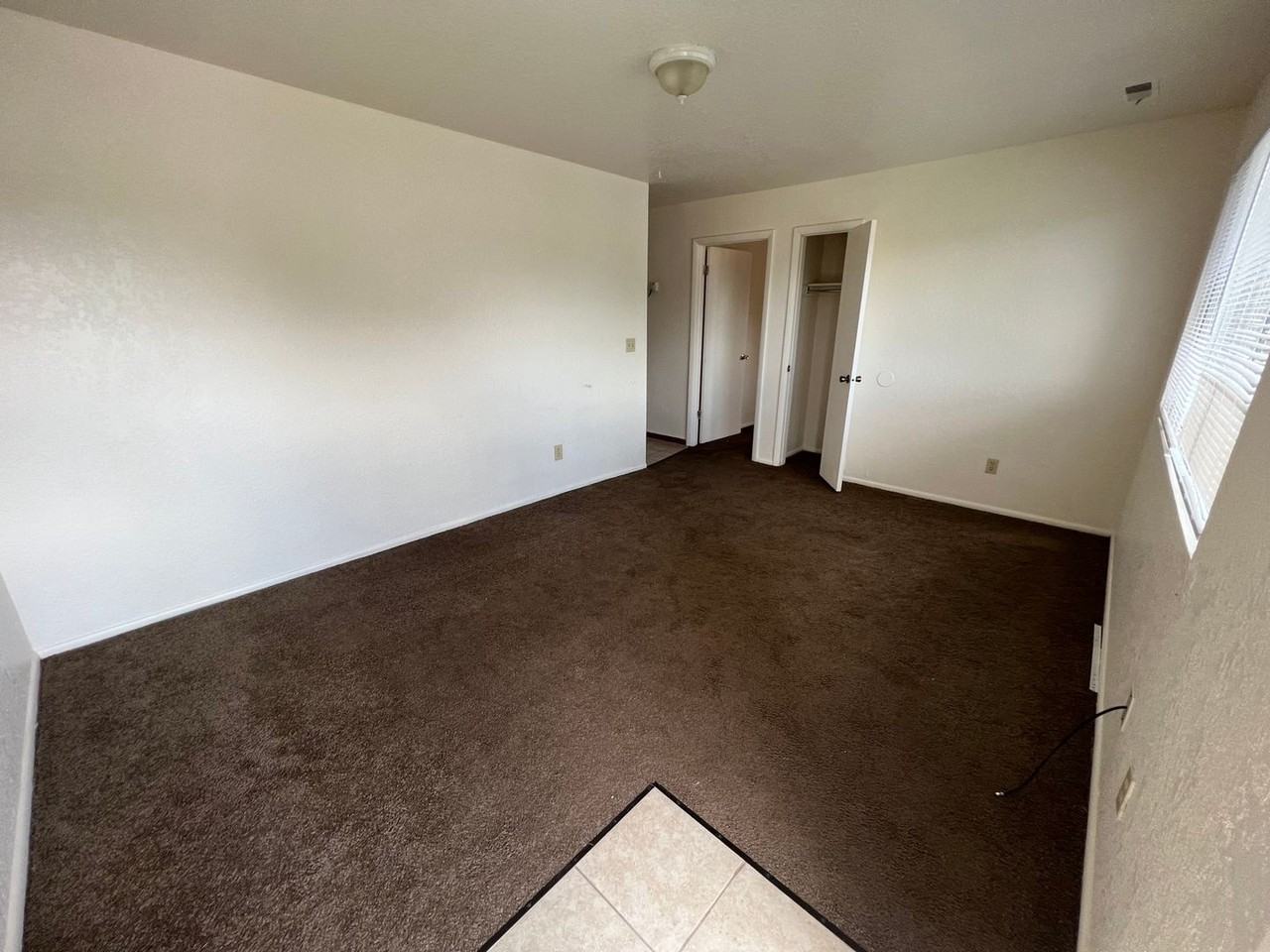 449 S 200 E - Photo 4 of 12