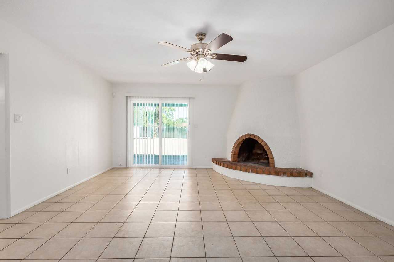 13039 N 70th St - Photo 4 of 50