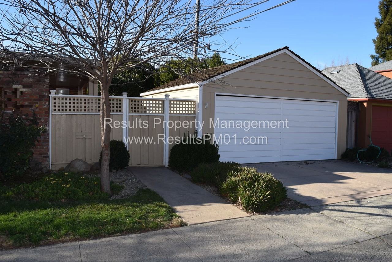1679 9th Ave - Photo 3 of 9