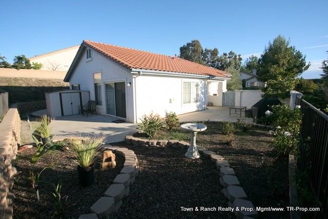 2242 Larkspur Dr - Photo 2 of 16