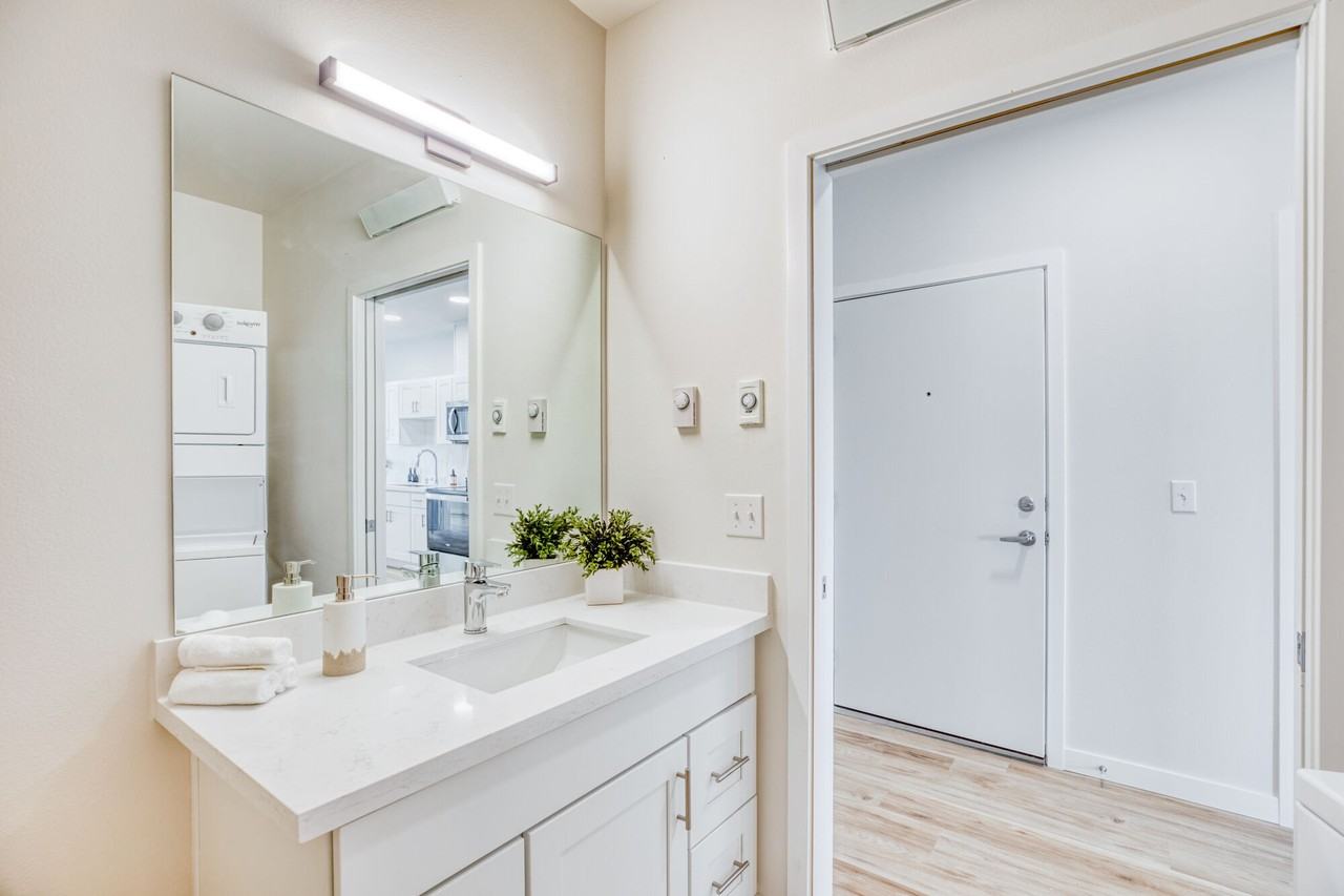 709 E 34Th St Apartments - Photo 4 of 24