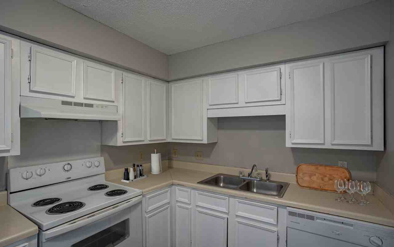 Jackson Manor Apartments - Photo 2 of 5