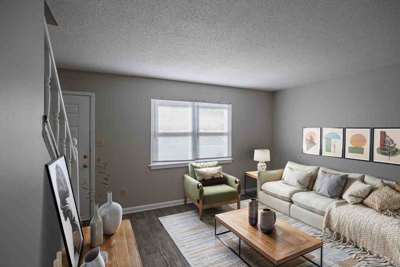 Jackson Manor Apartments - Photo 3 of 5