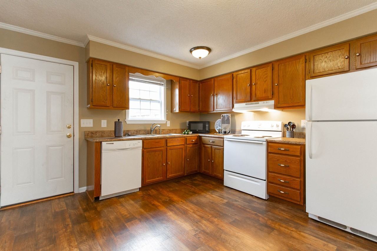 Woodland Manor Condominiums - Photo 2 of 27