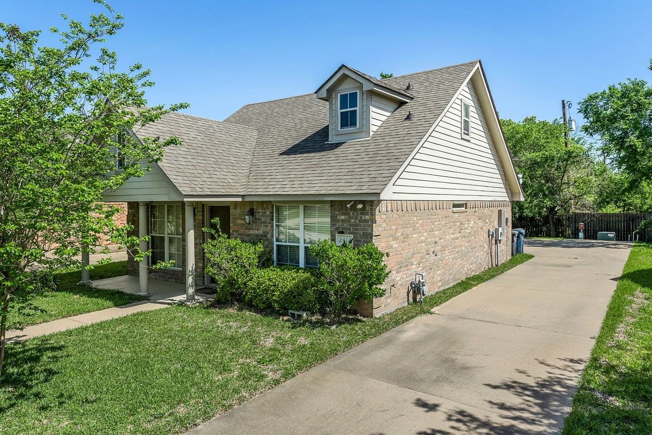 2413 Pintail Loop - Photo 2 of 15