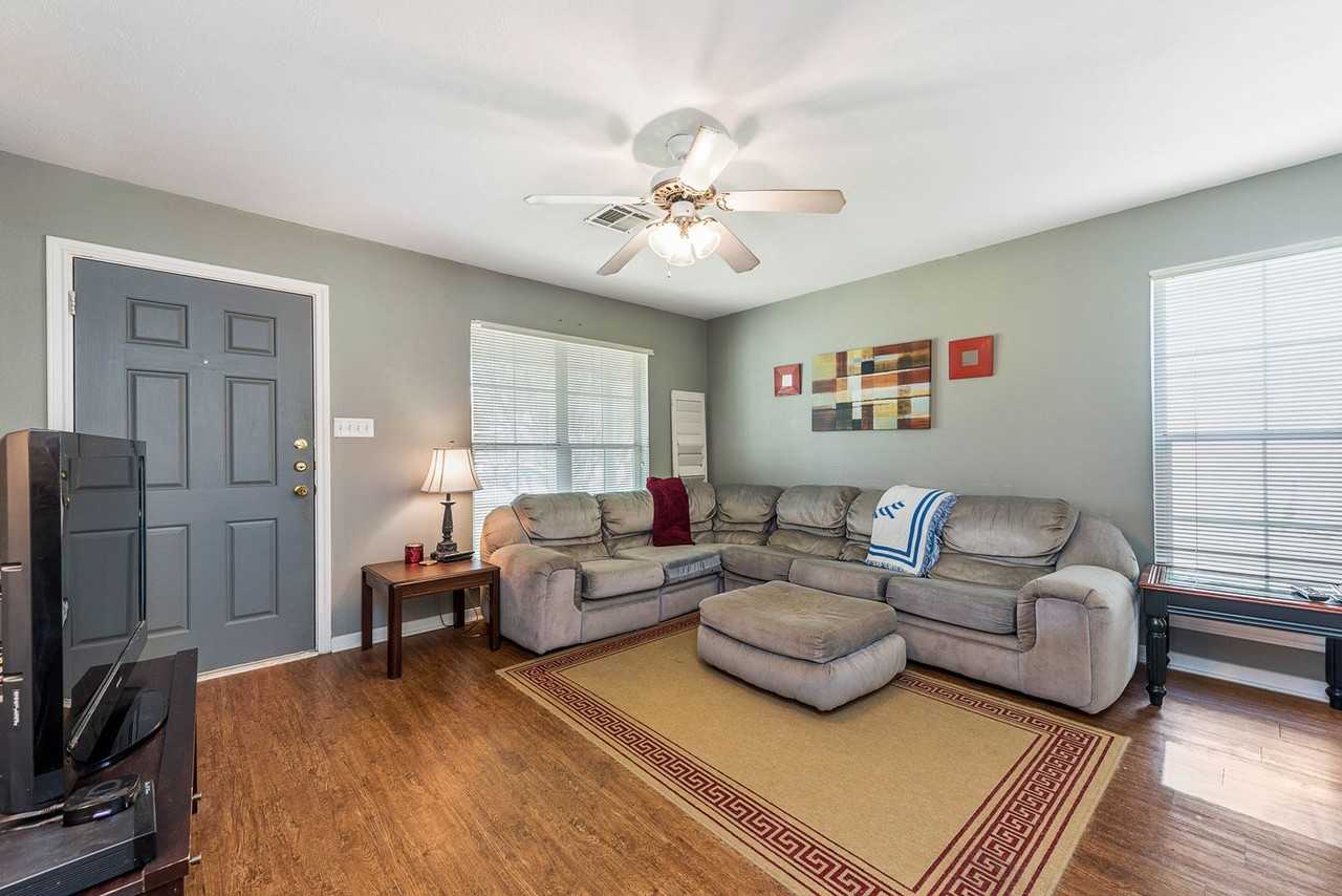 2413 Pintail Loop - Photo 4 of 15