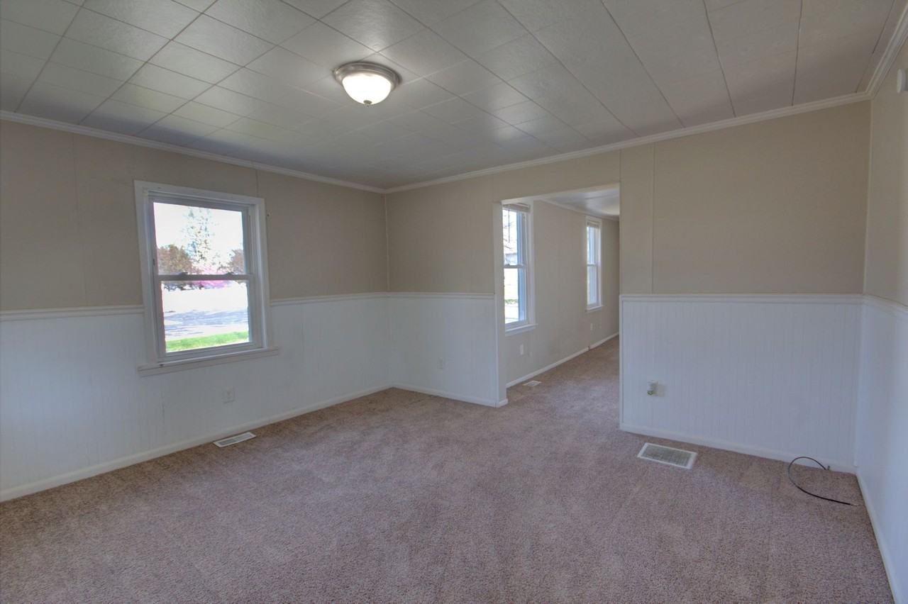 1402 14th St - Photo 5 of 15